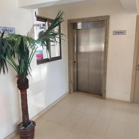 בית אירוח Private In Shared Near Airport - 24 Hour Shuttle Service לרנקה